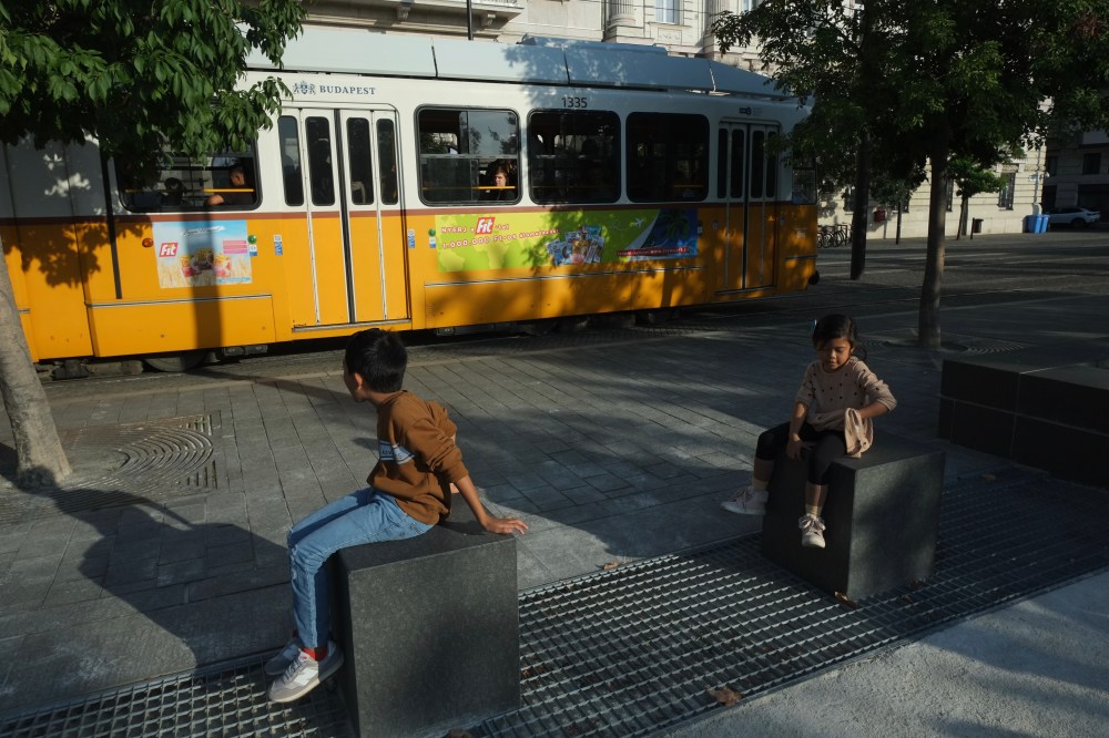 7 helpful tips while traveling on Public Transportation with Kids; Europe edition