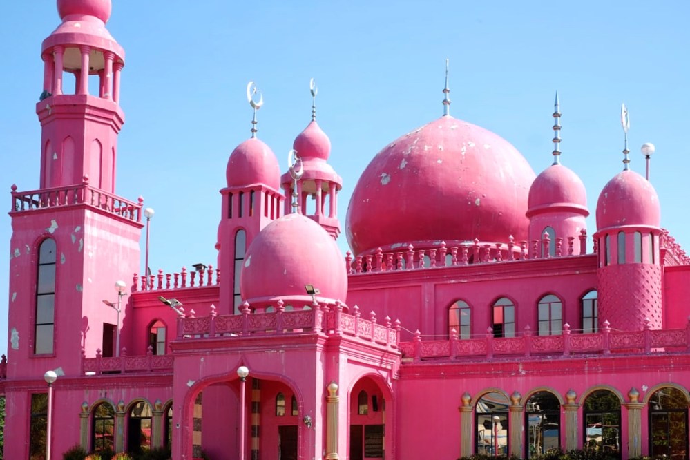 A family guide to experience world-class gestures of Mindanao’s Grand Mosque and its nearby Pink Mosque